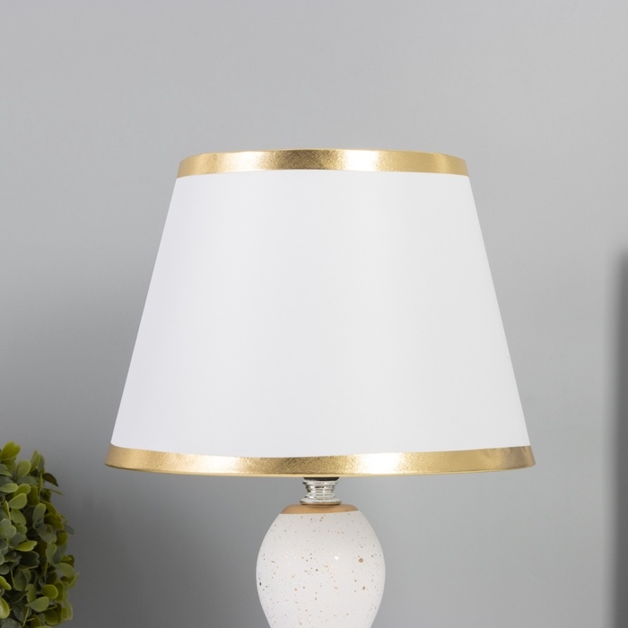Лампа настольная Лампа настольная "Изгиб" 1х40Вт Е14белый/золото 22,5х22,5х35см