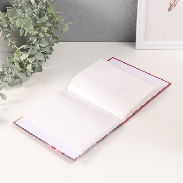 Фотоальбом на 40 фото 10х15 см Фотоальбом на 40 фото 10х15 см "Алые розы в снегу" в коробке, золотая обводка 4,5х14х17 см 1074941