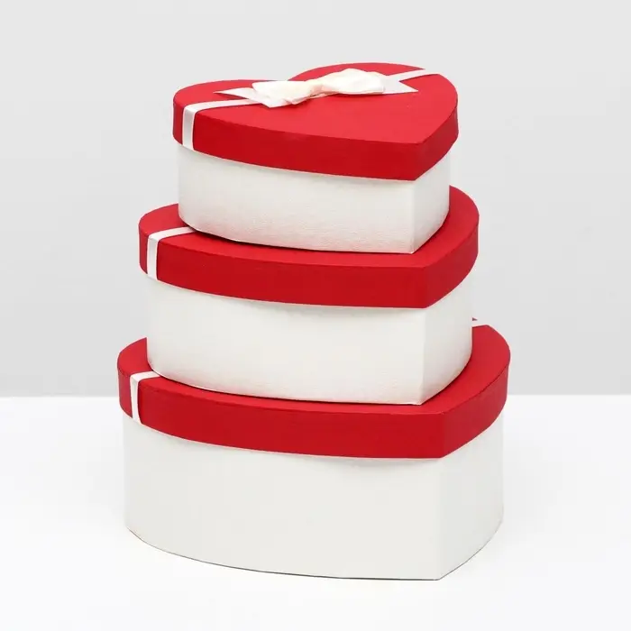 Набор подарочных коробок сердце 3 в 1, Белый - алый, 21&times;19&times;9 - 15.5&times;14&times;6 см