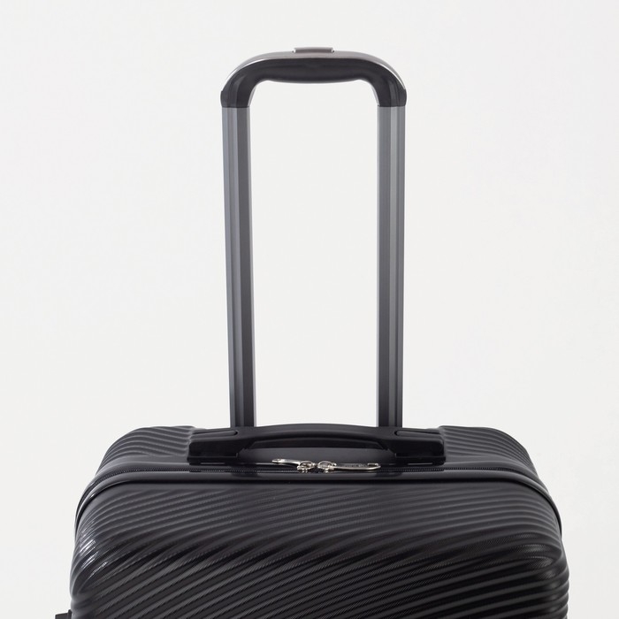 Чемодан средний 60 л (M), «Фабрика КАРТЕКС», отдел на молнии, кодовый замок, 4 колеса, цвет чёрный Чемодан средний 60 л (M), «Фабрика КАРТЕКС», отдел на молнии, кодовый замок, 4 колеса, цвет чёрный