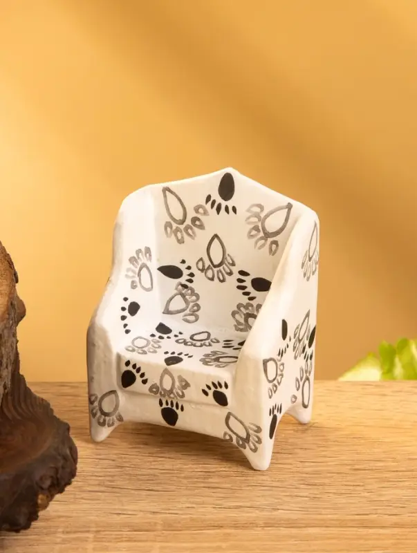 Сувенир «Кресло с следами», 5×3×6.5 см, дерево, чёрно-белый