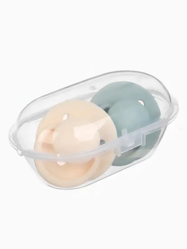 Набор классических пустышек, 2 шт., латекс, айвори/зелёный, в контейнере, от 6 мес., M&B Набор классических пустышек, 2 шт., латекс, айвори/зелёный, в контейнере, от 6 мес., M&B