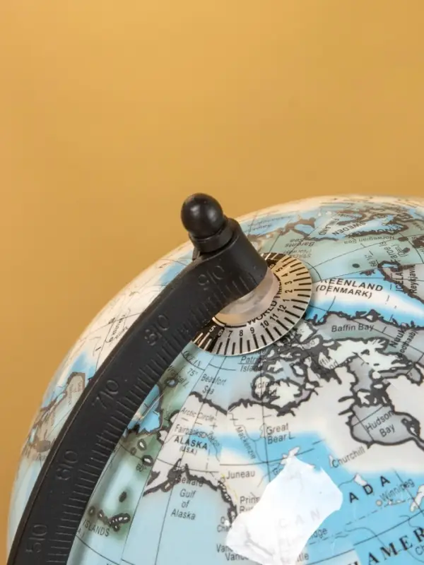 Глобус сувенирный 18х15х25 см, подставка мрамор Глобус сувенирный 18х15х25 см, подставка мрамор