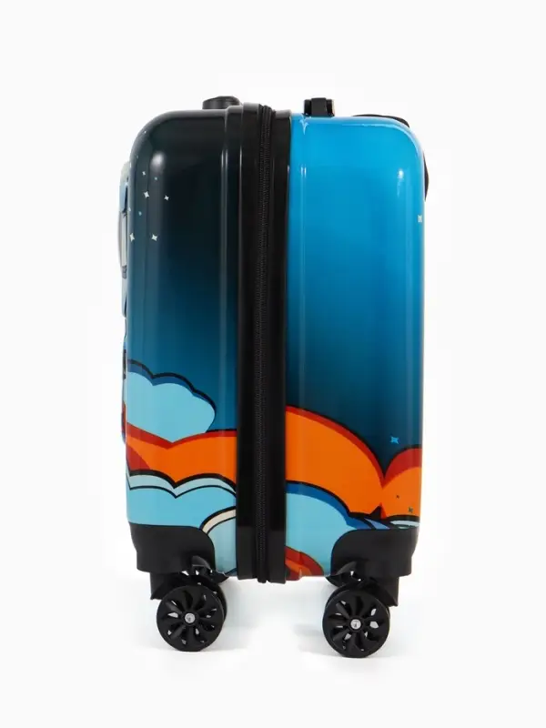 Чемодан дет Космо 18 Чемодан дет Космо 18", 35*22*27 см, отдна молнии, код.замок, 4 колеса,