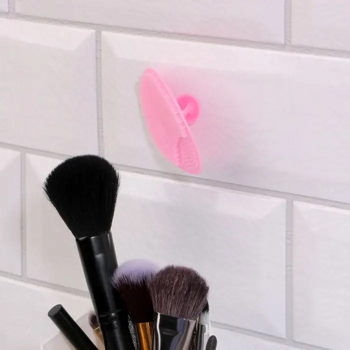 Щётка для умывания «Овал» на присоске, 6.3×5 см, МИКС