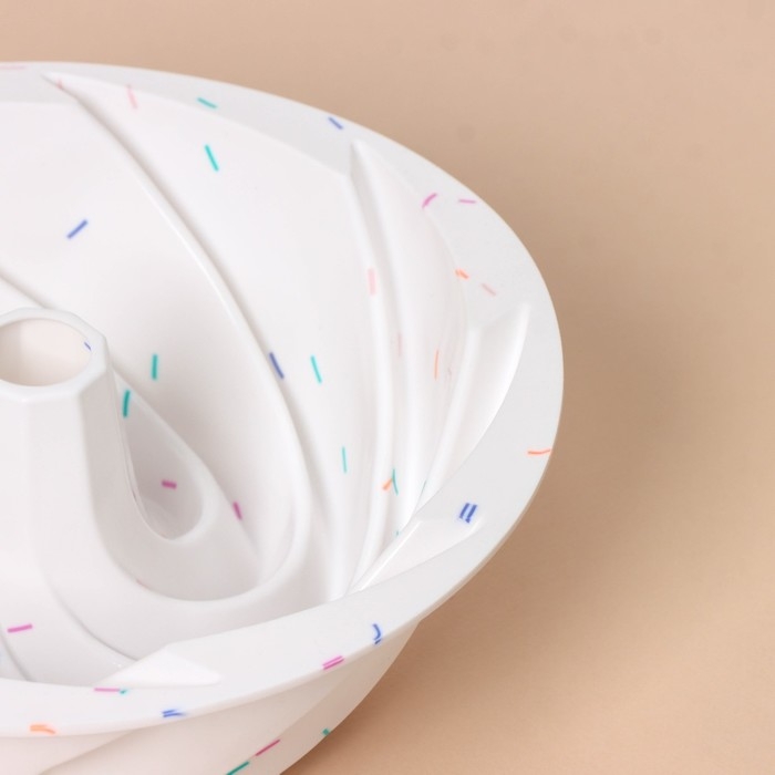 Форма для выпечки KONFINETTA «Немецкий кекс. Вихрь», силикон, d=24 см, цвет белый Форма для выпечки KONFINETTA «Немецкий кекс. Вихрь», силикон, d=24 см, цвет белый