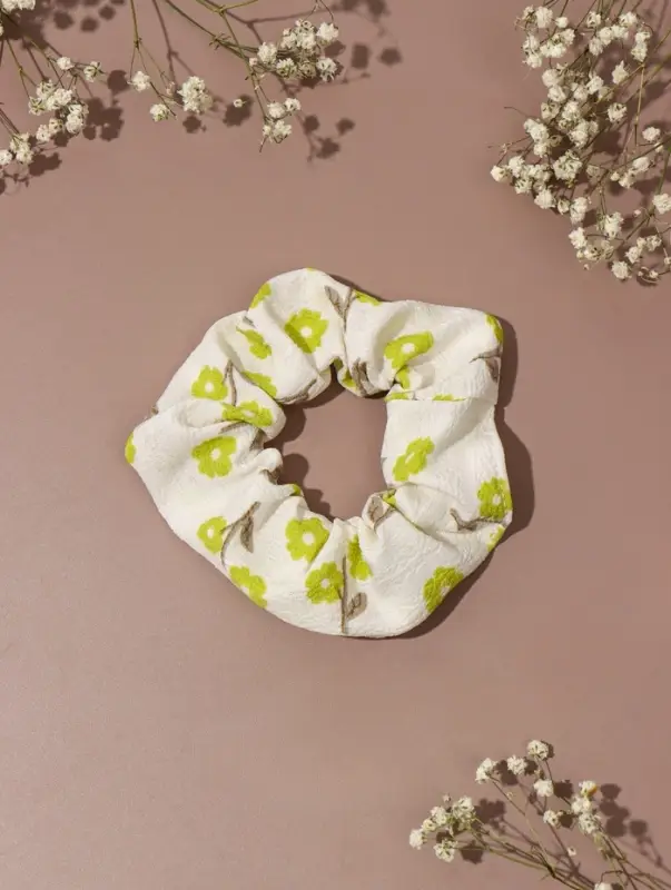 Резинка для волос QF &laquo;Орбита&raquo;, цветы лето, 10 см, зелёно-белая