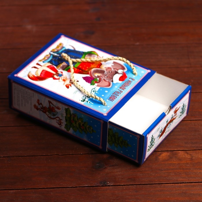 Новый год. Подарочная коробка Новый год. Подарочная коробка "Квартет" 16,5 х 7,9 х 20,8 см.