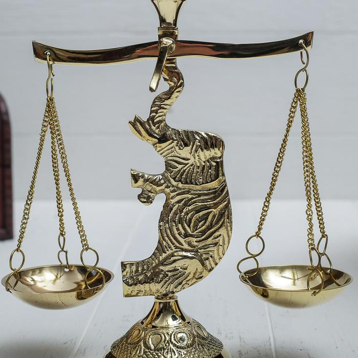 Подсвечник "Слон с чашей весов" 6,5х6,5х19 см