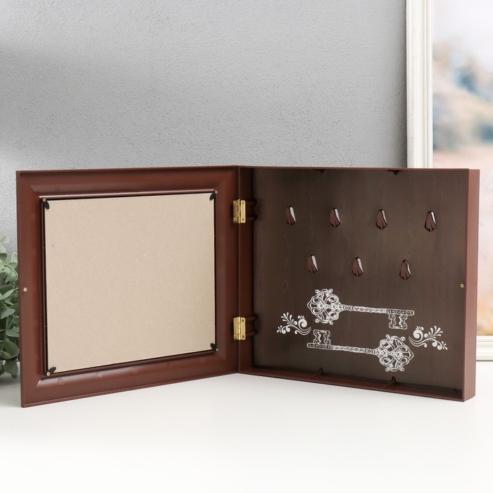 Ключница закрытая Ключница закрытая "Правила дома. Доски" 26,5х31,5 см Орех