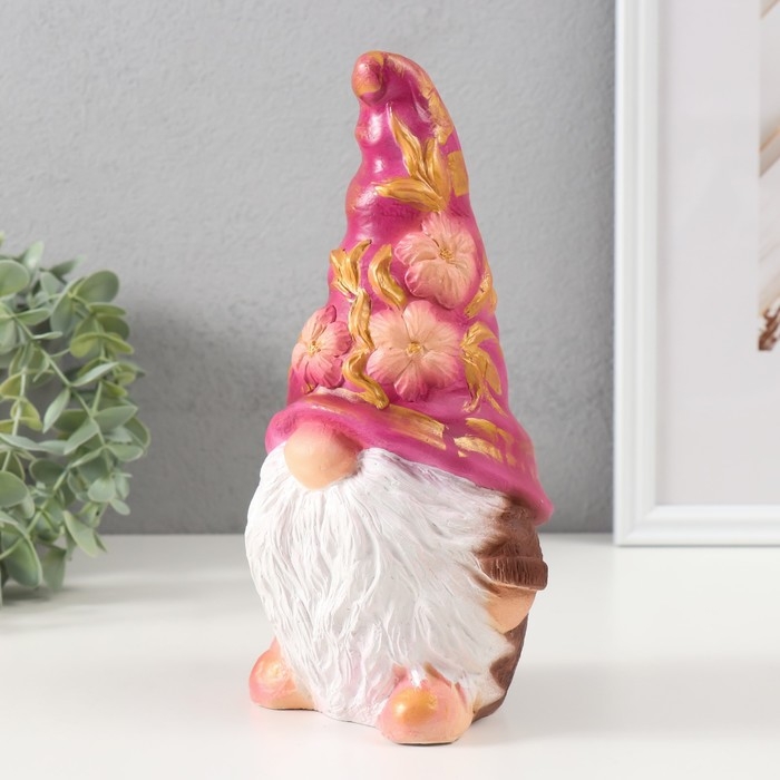 Фигурка "Гном Сканди" высота 22,5 см, ширина 9,5 см, длина 11,5 см.