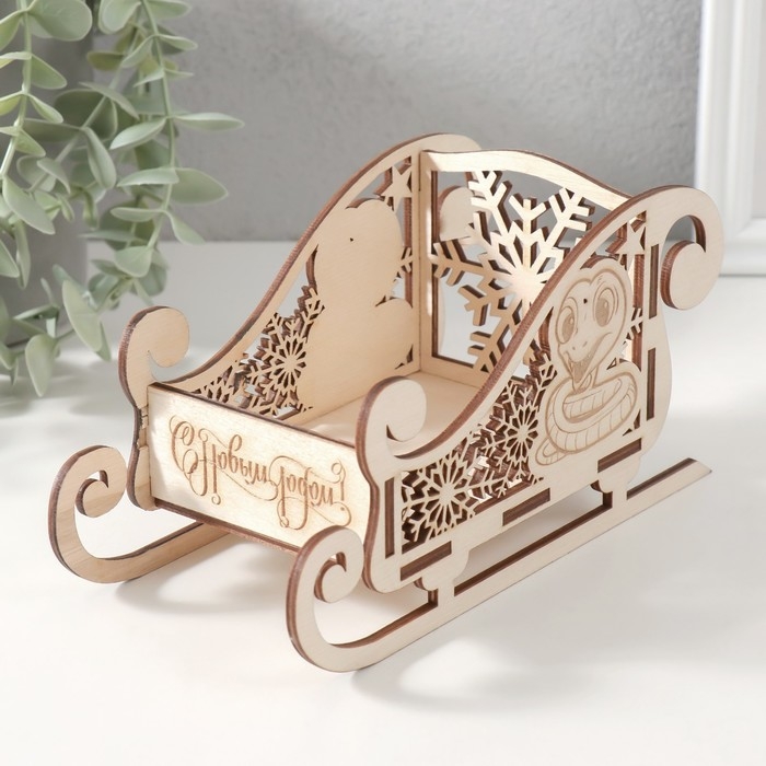 Шкатулка-сани  Шкатулка-сани "Змея. Снежинка." 19,5х9,5х10 см