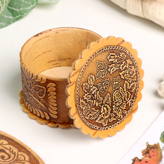 Шкатулка  Шкатулка "Бабочки над цветами", 40 х 25 мм, береста