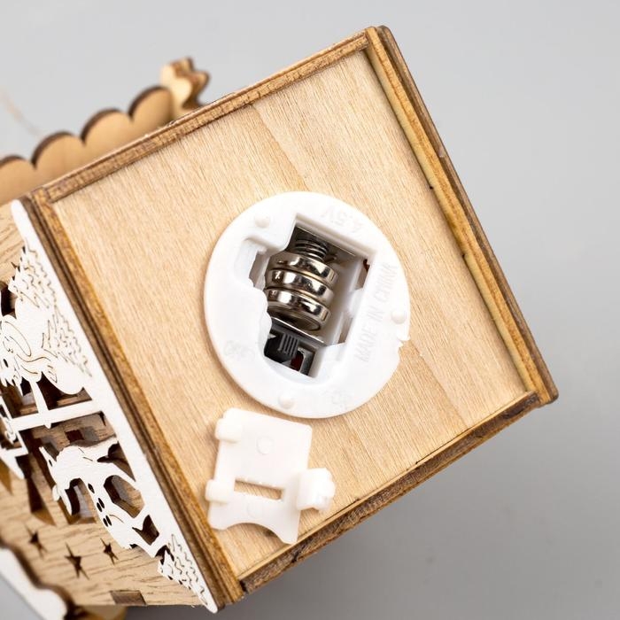 Ёлочная игрушка «Домик с оленем и снеговиком», от батареек, свечение тёплое белое Ёлочная игрушка «Домик с оленем и снеговиком», от батареек, свечение тёплое белое