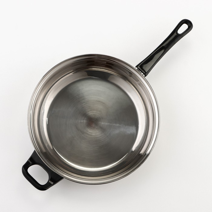 Набор посуды из нержавеющей стали «Чёрная ночь», 8 предметов: ковш 1,5 л, 2 кастрюли 2/3 л, сковорода d=24 см, крышки, стенки 0,3 мм, дно 5 мм Набор посуды из нержавеющей стали «Чёрная ночь», 8 предметов: ковш 1,5 л, 2 кастрюли 2/3 л, сковорода d=24 см, крышки, стенки 0,3 мм, дно 5 мм