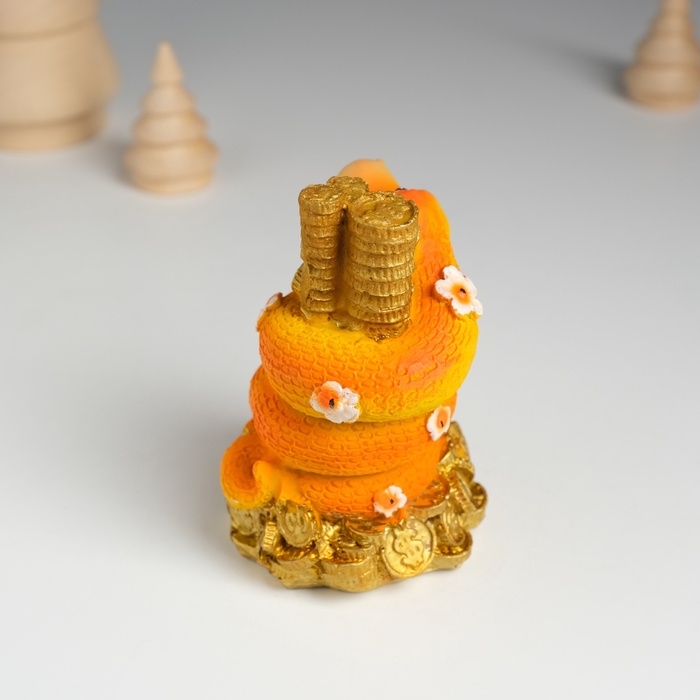 Сувенир полистоун Сувенир полистоун "Змей оранжевый с цветочками на монетах" 6х5,8х8,8 см