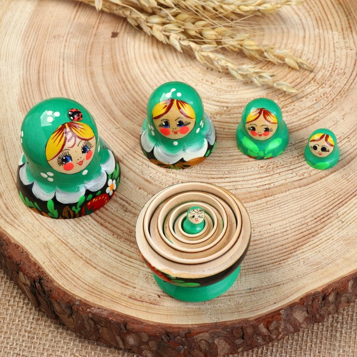 Матрёшка «Божья коровка», зелёное платье, 5 кукольная, 10-12 см Матрёшка «Божья коровка», зелёное платье, 5 кукольная, 10-12 см
