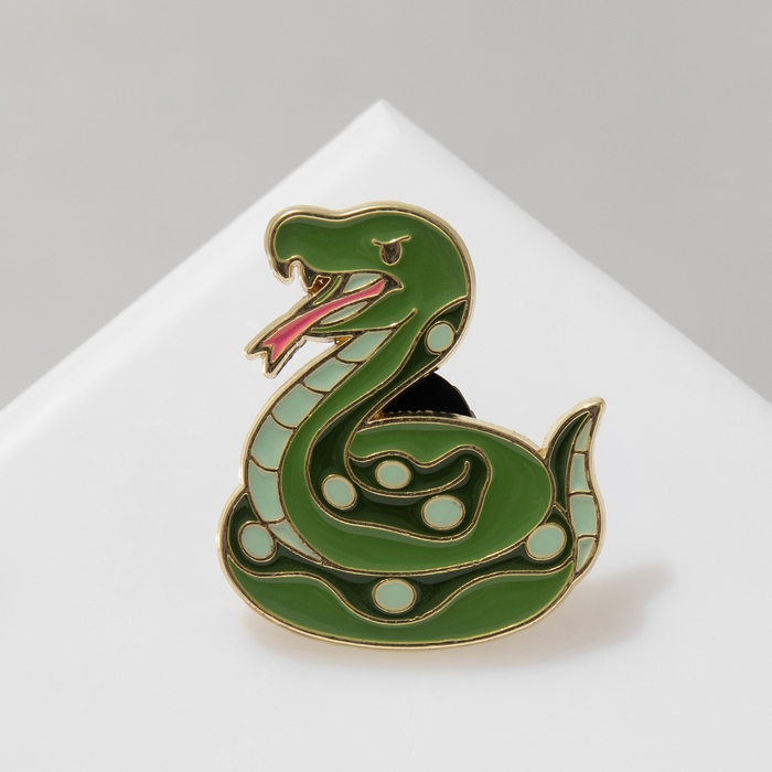 Значок «Змейка» шипящая, цвет зелёный в золоте Значок «Змейка» шипящая, цвет зелёный в золоте