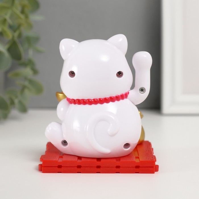 Маятник пластик Маятник пластик "Белый Манэки-нэко со слитком Ямб" 8х8х8,5 см