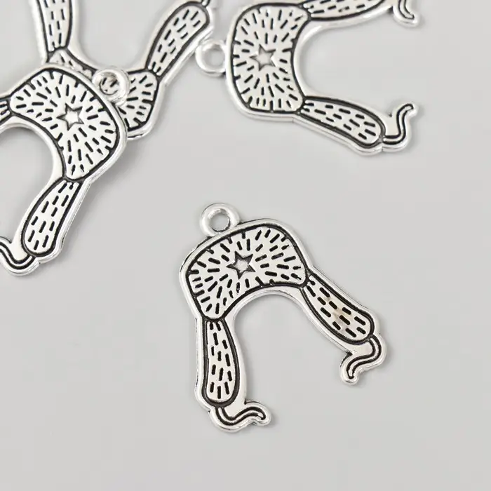 Металлический элемент, декоративная подвеска «Арт Узор. Шапка ушанка со звездой», 2.4×2.6 см