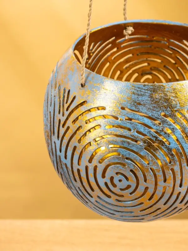 Подсвечник подвесной из кокоса, 12×12×8.5 см, голубой-золотой