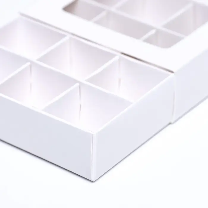 Коробка для 12 конфет, 11.5&times;8.7&times;2.5 см, Тонкие разделители, белый