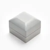 Футляр для 2 колец с подсветкой &laquo;Романтика&raquo;,6&times;6&times;5 см, белый
