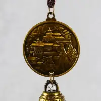 Колокольчик подвесной металл &laquo;Монета с буддой&raquo;, 1 колокол, d=4.8 см, 39&times;5.3&times;4.8 см