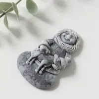 Магнит "Девочка с олененком" (барельеф) , 7,5см