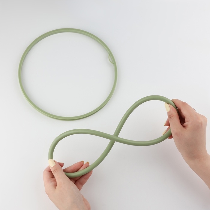 Пяльцы для вышивания, гибкое кольцо, d = 22 см, цвет оливковый Пяльцы для вышивания, гибкое кольцо, d = 22 см, цвет оливковый