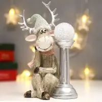 Фигурка световая &laquo;Лосик в вязаном колпаке с шаром на колонне&raquo;, полистоун, 20.5&times;10.5&times;12.5 см
