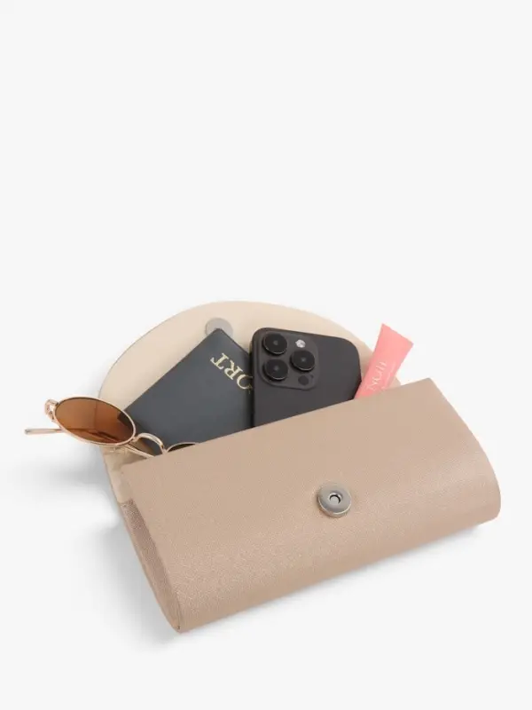 Сумка-клатч вечерняя на магните, на серебристой цепочке, бежевая