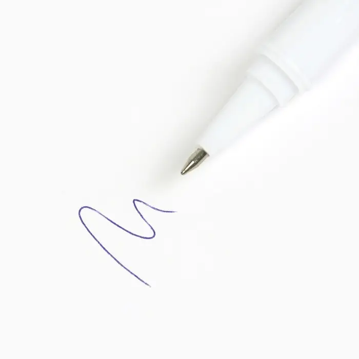 Ручка шариковая, синяя паста, 0.7 мм, с колпачком «Новый год: Чудеса рядом» Ручка шариковая, синяя паста, 0.7 мм, с колпачком «Новый год: Чудеса рядом»