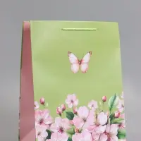 Пакет подарочный ламинированный &laquo;Цветы и бабочка&raquo;, 26&times;12&times;32 см