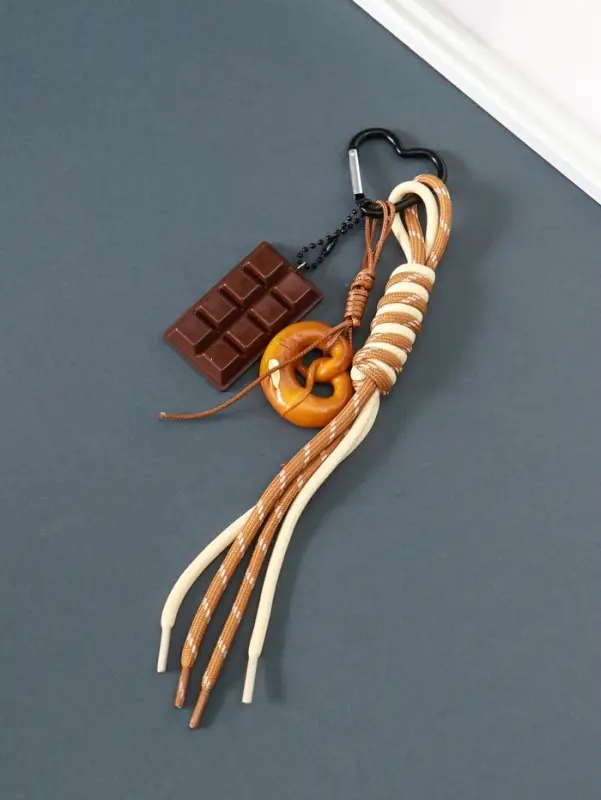Брелок на карабине пластик, текстиль "Шоколад и крендель" с узлом 23х6,8х2 см
