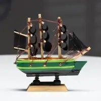 Сувенирная модель корабля &laquo;Дункан&raquo;, зелёный корпус, чёрные паруса, 10&times;3&times;10 см
