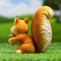 Садовая фигура из полистоуна &laquo;Белка c жёлудем&raquo;, 14&times;9&times;13 см