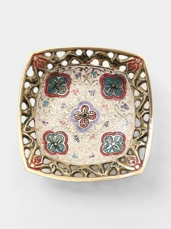 Блюдо сервировочное на ножке &laquo;Клевер&raquo;, 10&times;10&times;4 см, латунь