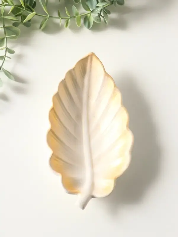 Подставка для мелочей &laquo;Лист&raquo;, 3&times;18&times;10 см, белая с позолотой