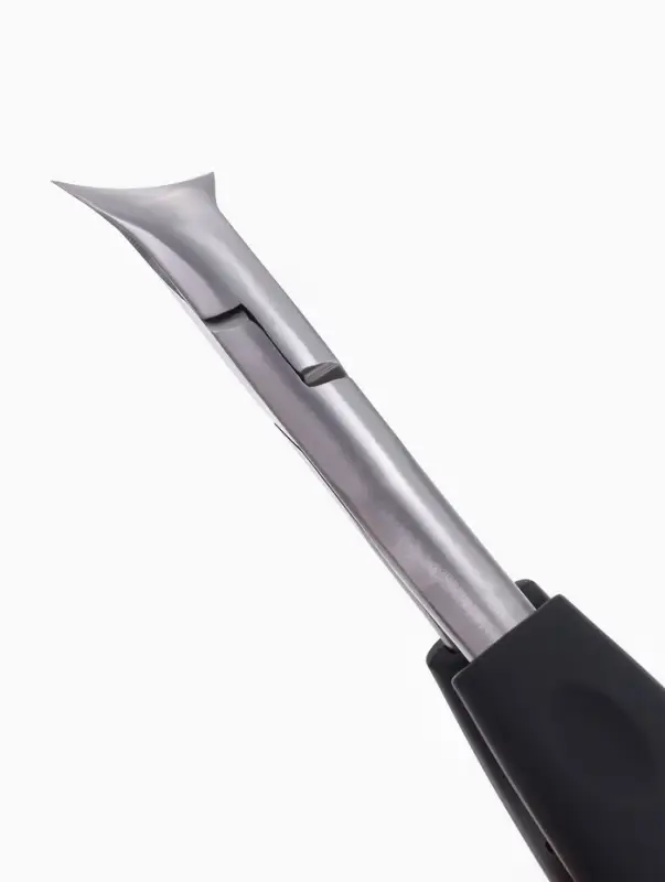 Кусачки педикюрные, с колпачком, с прорезиненными ручками, изогнутое лезвие, 12.5 см, длина лезвия-15 мм, чёрные, серебристые