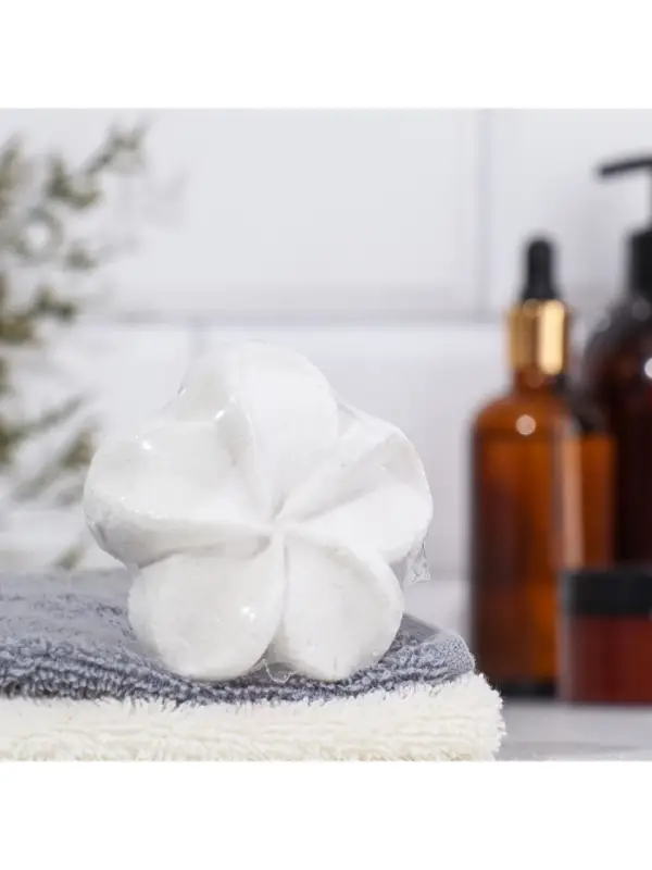 Бомбочка для ванны Бомбочка для ванны "Лилия" с ароматом ванили, белая