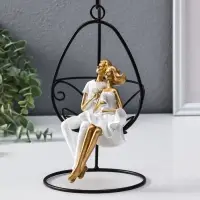 Сувенир полистоун "Парочка качается на качеле" бело-золотой 13,5х13,5х26 см
