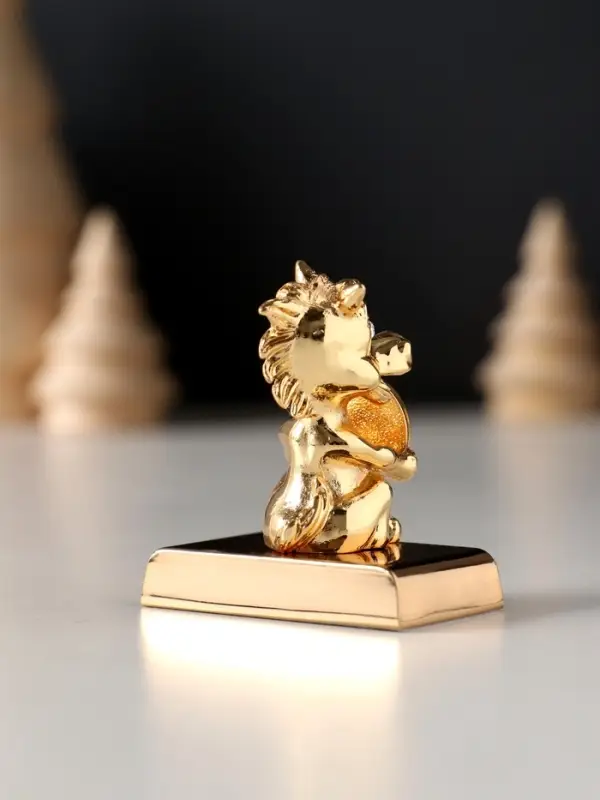 Сувенир  Лошадка с монеткой на подставке и с пожеланием "Богатства", 4*2,3*5см.