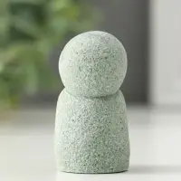 Фигурка песчаник &laquo;Буддийский монах с чётками - священные писания&raquo;, 3&times;3&times;5.5 см