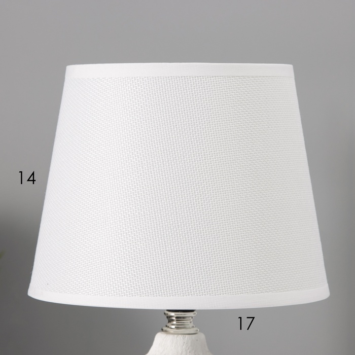Настольная лампа с абажуром RISALUX «Сандра», Е14, 40 Вт, белый, 18×18×33.5 см Настольная лампа с абажуром RISALUX «Сандра», Е14, 40 Вт, белый, 18×18×33.5 см