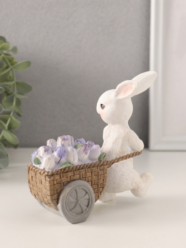 Сувенир полистоун  Сувенир полистоун "Зайчик с тележкой фиолетовых тюльпанов" 11,5х5,5х12 см