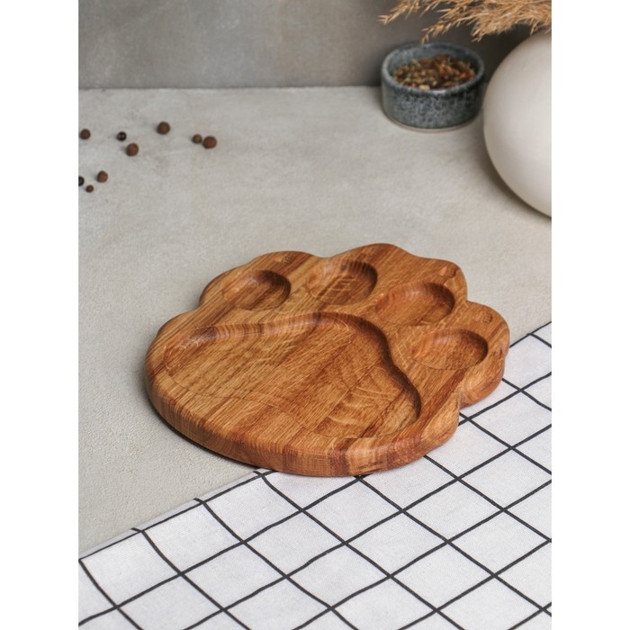 Доска для подачи авторская «Лапа Тигра», 19×22×2 см, натуральный дуб Доска для подачи авторская «Лапа Тигра», 19×22×2 см, натуральный дуб