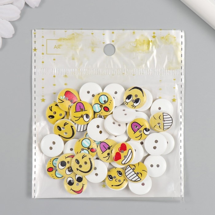Пуговицы дерево для творчества 2 прокола Пуговицы дерево для творчества 2 прокола "Смайлики" набор 40 шт 1,5х1,5х0,4 см
