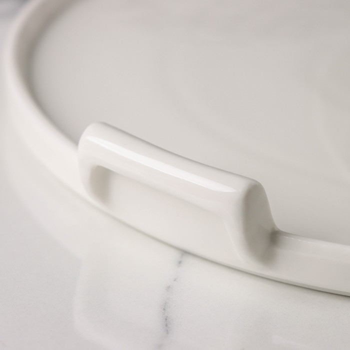 Блюдо керамическое с крышкой-клош для десертов Valencia, 31×28×19 см, цвет белый