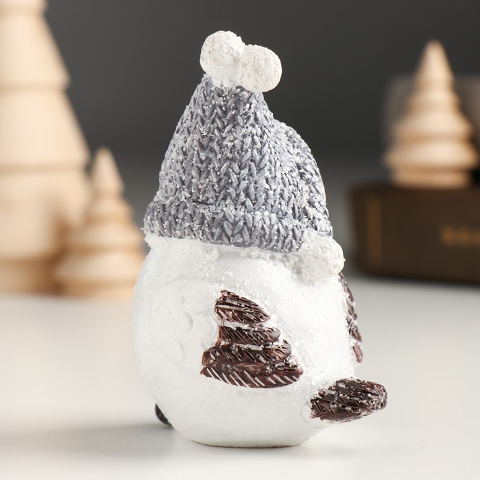 Сувенир полистоун Сувенир полистоун "Белый филин в шапке-колпаке" с посыпкой 5,8х5х8,2 см